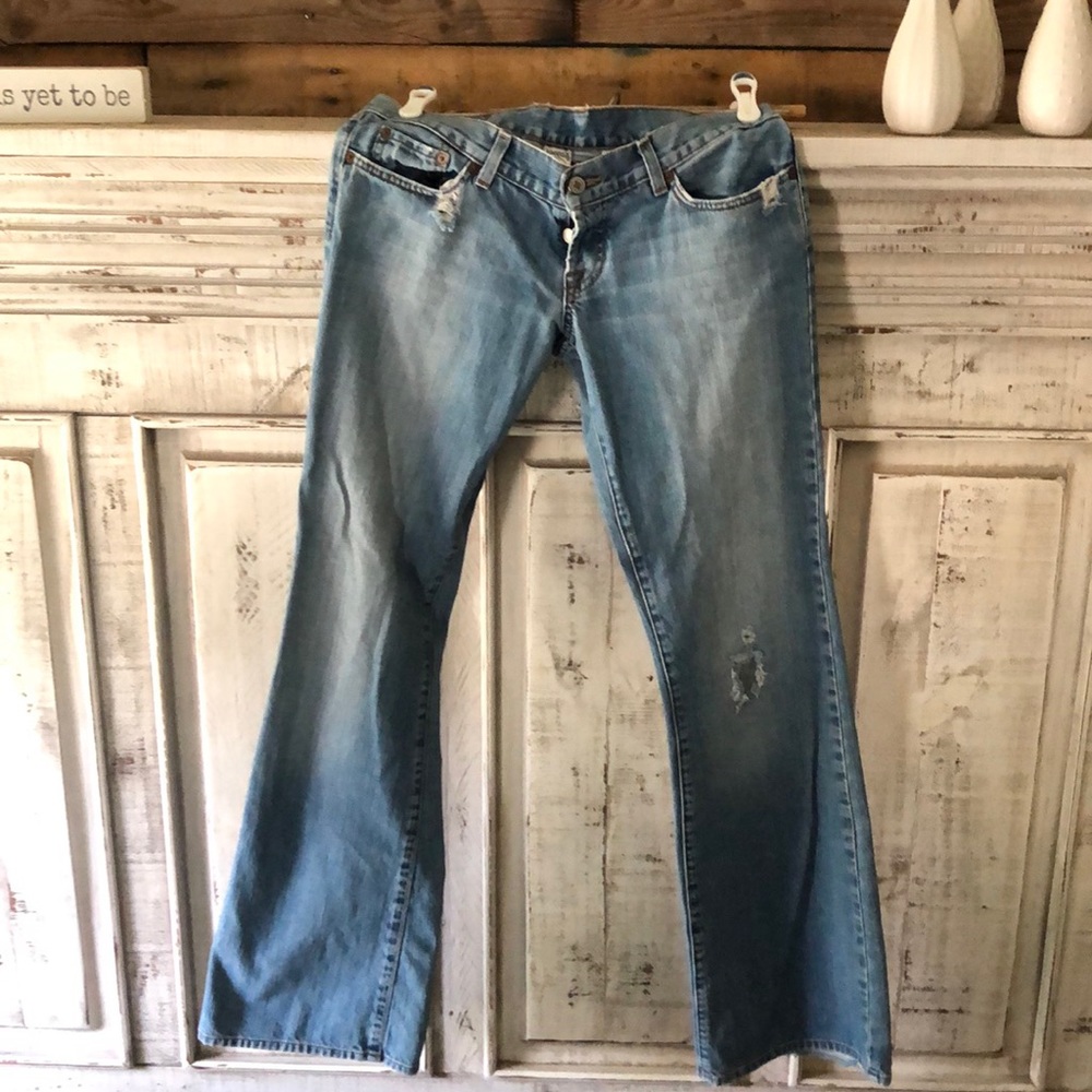 🍀 Lucky Brand Distressed Distressed Jeans 🍀